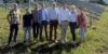 V.l.n.r.: Jörg Werner (Gemeinderat Laudenbach), Moritz Koch (Junior Projektentwickler/Projektakquisiteur GGEW), Steffen Hundemer (Teamleiter Projektentwicklung & Akquisition PV- und Windenergieprojekte GGEW), Florian Grob (Bereichsleiter Erneuerbare Energien GGEW), Carsten Hoffmann (Vorstand GGEW), Benjamin Köpfle (Bürgermeister Laudenbach), Cornelia Baumgärtner (Klimaschutzmanagerin Laudenbach), Ulrike Schweizer (Gemeinderätin Laudenbach)